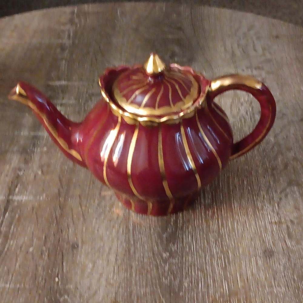 Vintage Arthur Woods  Teapot